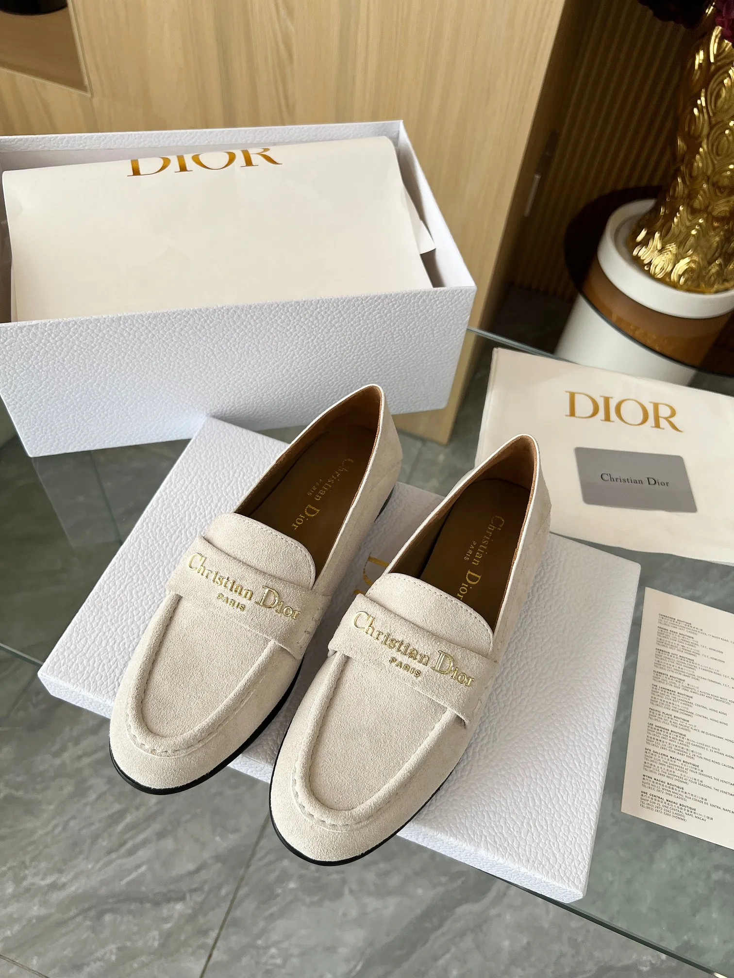💕💕Factory direct selling price p560💕💕 Dior's new spring and summer ultra-light series loafers are brand new. The layout strives to create fashionable classic items. New products created at the first major show of Paris Fashion Week. The inspiration is cleverly combined by the D chief designer on the perfect shoe shape. Paired with brand buckles, it is even more fashionable! Original version, perfect and exquisite workmanship!  ✔️Upper: original fabric ✔️Inner lining: imported sheepskin lining ✔️Sole: Italian genuine leather outsole ✔️Size: #35-41 (40 41 customized items are not returnable)